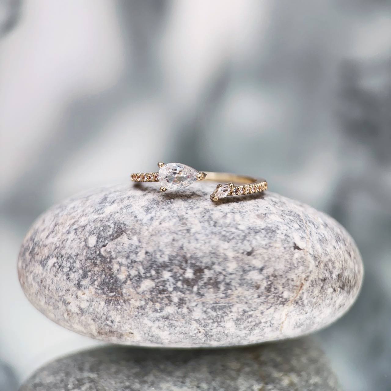 انگشتر اشکی طلایی