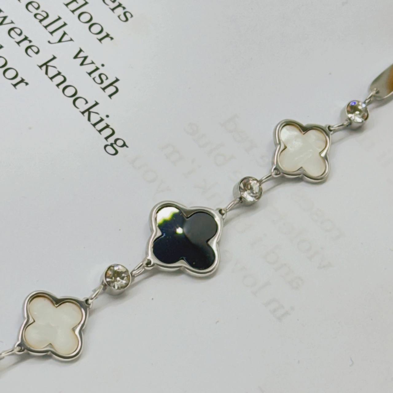 دستبند لوکس نقره ای - تصویر 2