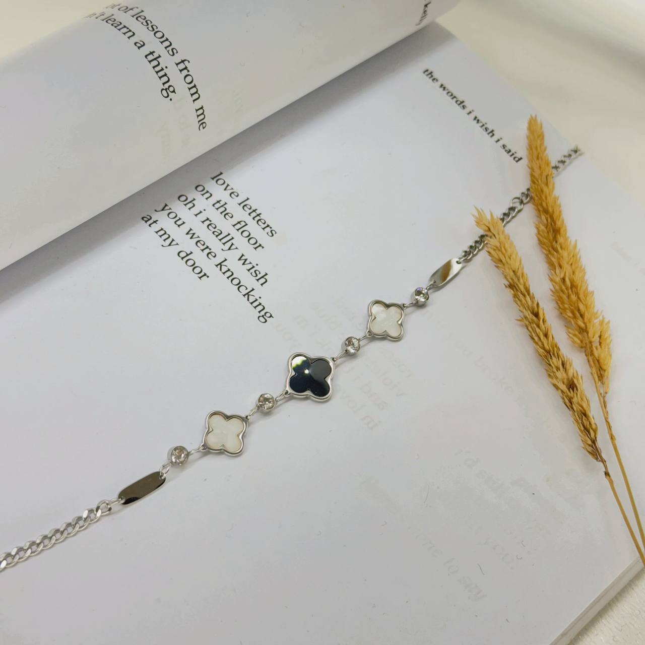 دستبند لوکس نقره ای